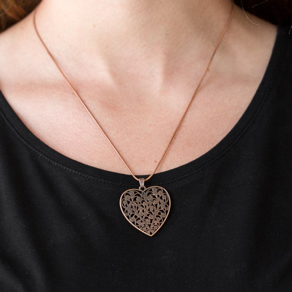 NWT Look Into Your Heart copper necklace set